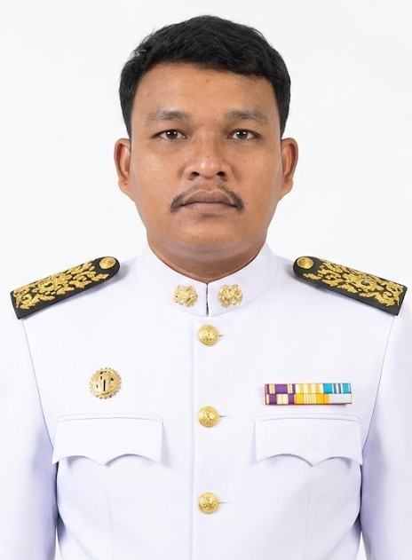 นายธีรยุทธ  นามนุ