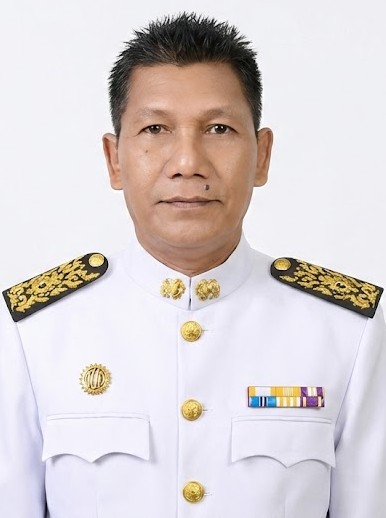 นายสุรศักดิ์ อบอุ่น